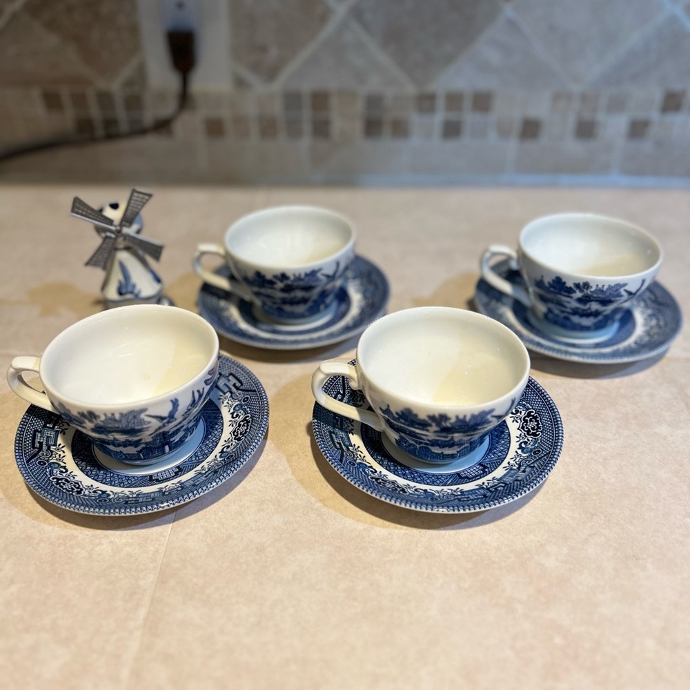 Vintage Churchil Blue Willow Teacup ☕️ set of 4 - Made in England 🏴󠁧󠁢󠁥󠁮󠁧󠁿